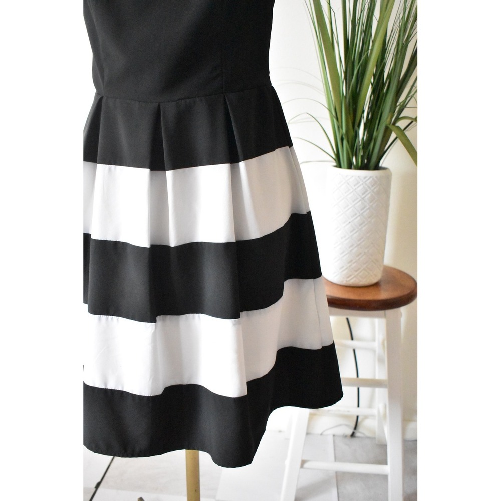 B. Darlin Fit Flare Dress Women 5/6 Black White Y2K Striped Halter Pleated - Picture 3 of 10